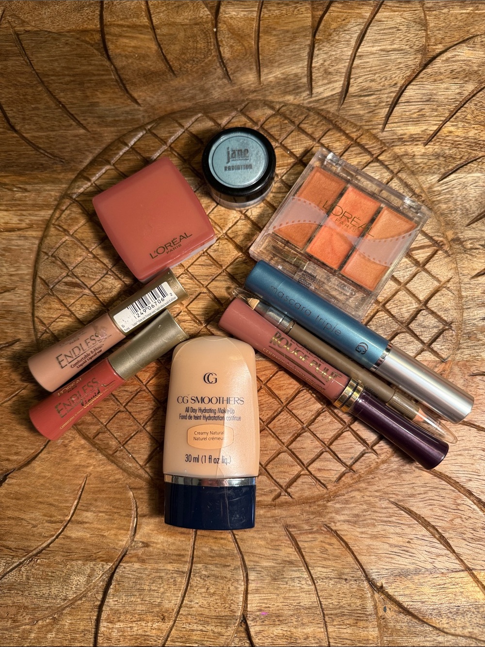 Assorted Everyday Makeup Essentials Kit with Hydrating Foundation & more